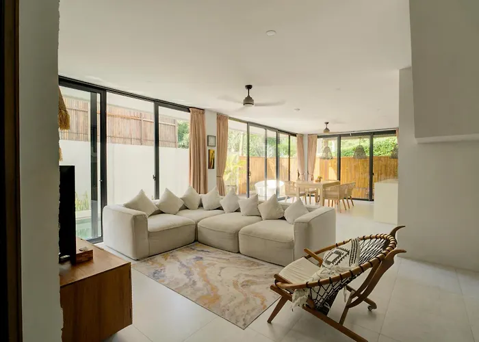 Villa Stylish 4br With Private Pool In Batu Bolong