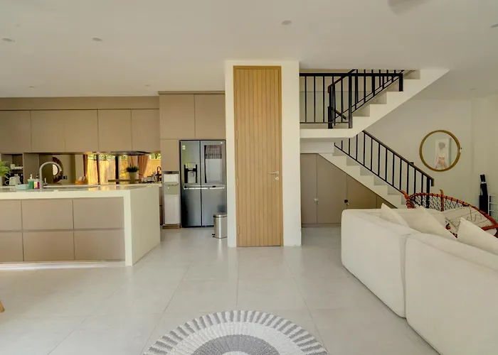 Villa Stylish 4br With Private Pool In Batu Bolong *