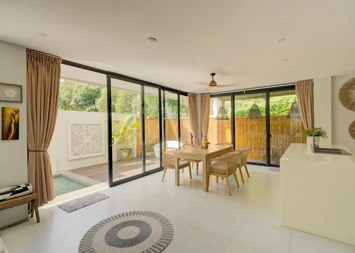 Stylish 4br With Private Pool In Batu Bolong *