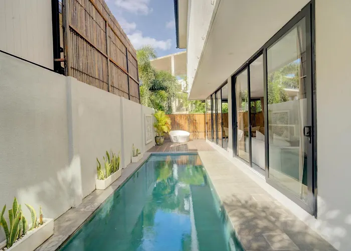 Villa Stylish 4br With Private Pool In Batu Bolong *