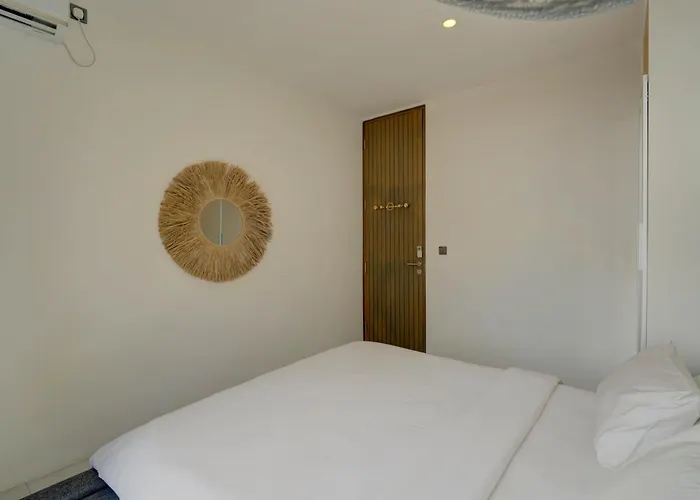 Villa Stylish 4br With Private Pool In Batu Bolong *