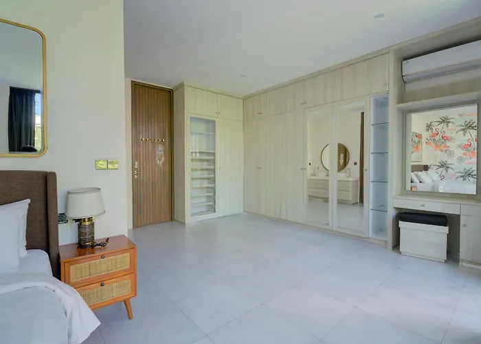 Villa Stylish 4br With Private Pool In Batu Bolong Canggu