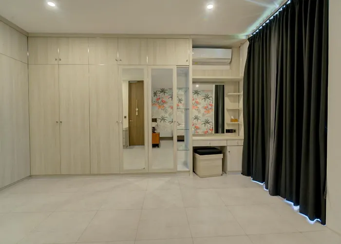 Stylish 4br With Private Pool In Batu Bolong *