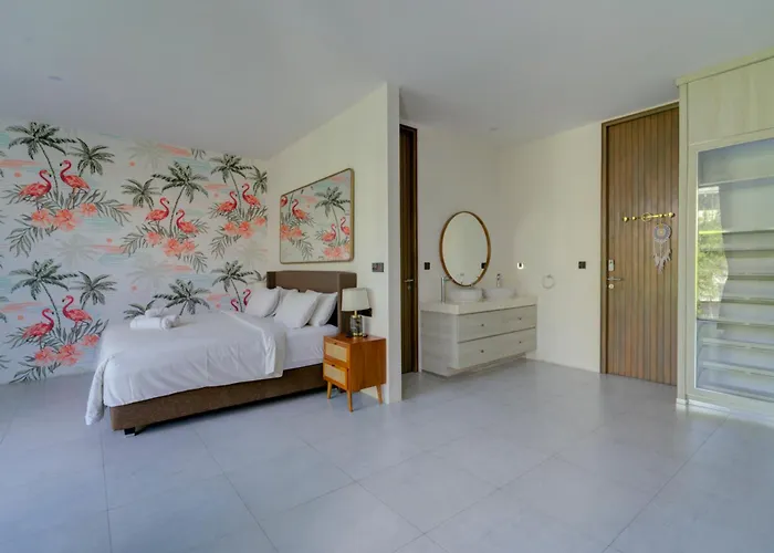 Stylish 4br With Private Pool In Batu Bolong Villa