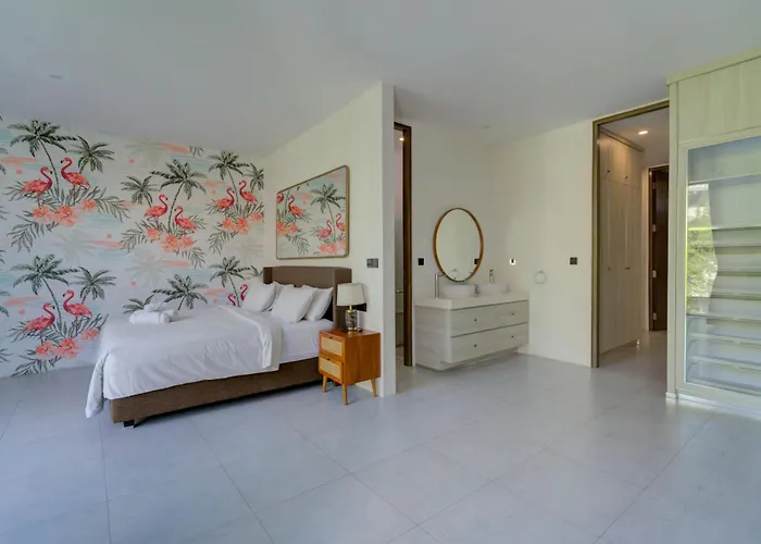 Villa Stylish 4br With Private Pool In Batu Bolong