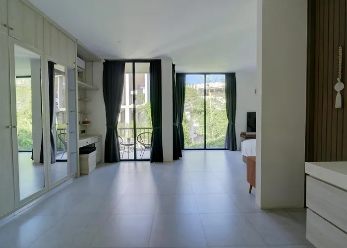 Stylish 4br With Private Pool In Batu Bolong *