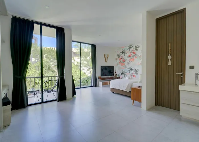 Villa Stylish 4br With Private Pool In Batu Bolong *