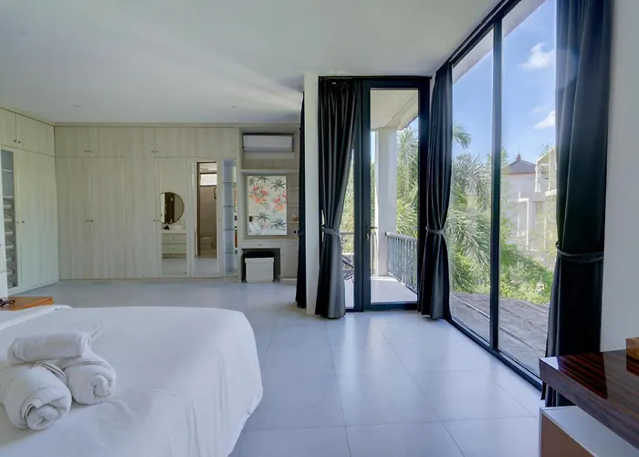 Villa Stylish 4br With Private Pool In Batu Bolong