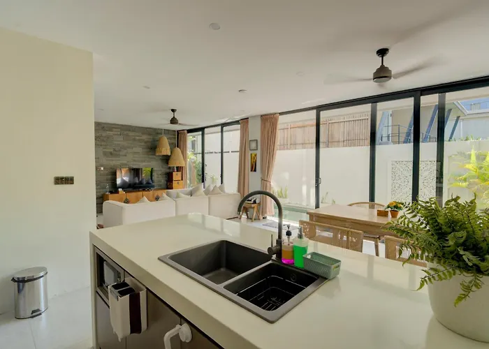 Villa Stylish 4br With Private Pool In Batu Bolong *