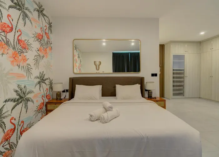 Stylish 4br With Private Pool In Batu Bolong *