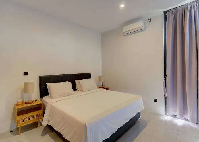 Stylish 4br With Private Pool In Batu Bolong *