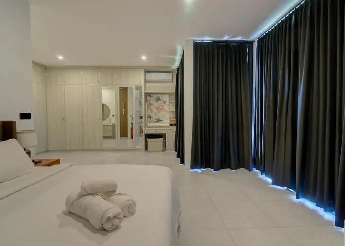 Stylish 4br With Private Pool In Batu Bolong Villa Canggu