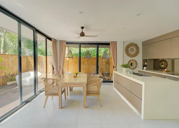 Stylish 4br With Private Pool In Batu Bolong