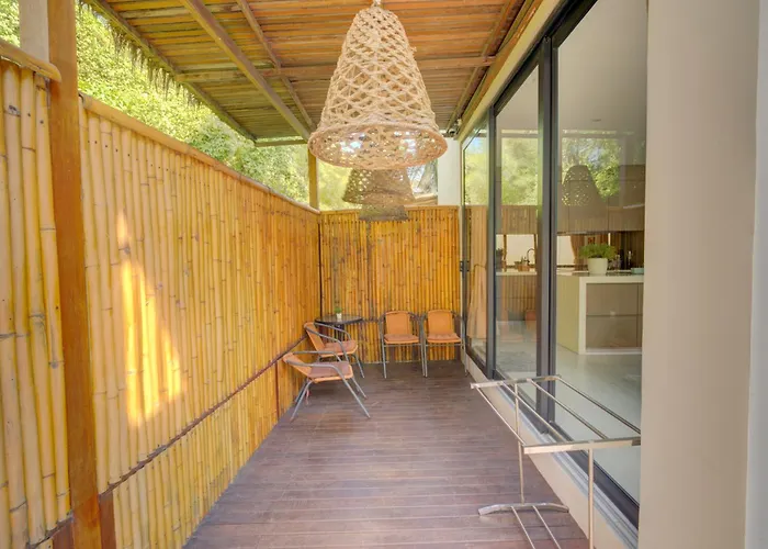 Stylish 4br With Private Pool In Batu Bolong *